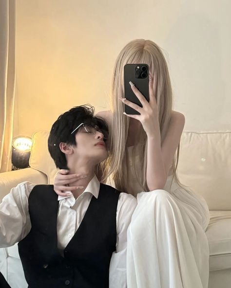 ❤️ . . #couple #love #friendship #fypシ #viral #china🇨🇳 Secret Couple Photos, White Couple Aesthetic, Chinese Couple, Best Friend Couples, Ulzzang Couple, Romantic Photos, Korean Couple, August 17, Cute Relationship Goals