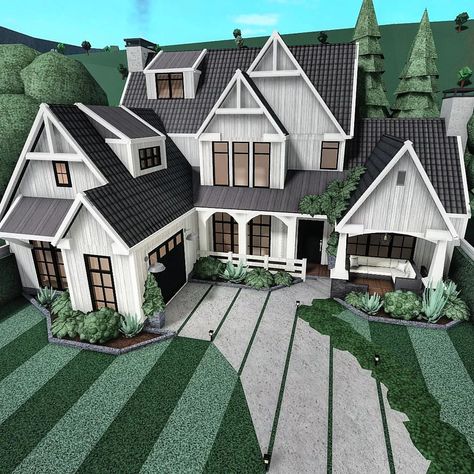 Modern Suburban House, Bloxburg Beach House, Winter House Exterior, Farmhouse Layout, Mansion Bloxburg, House Plans With Pictures, Bloxburg Builds, Small House Layout, Tiny House Layout