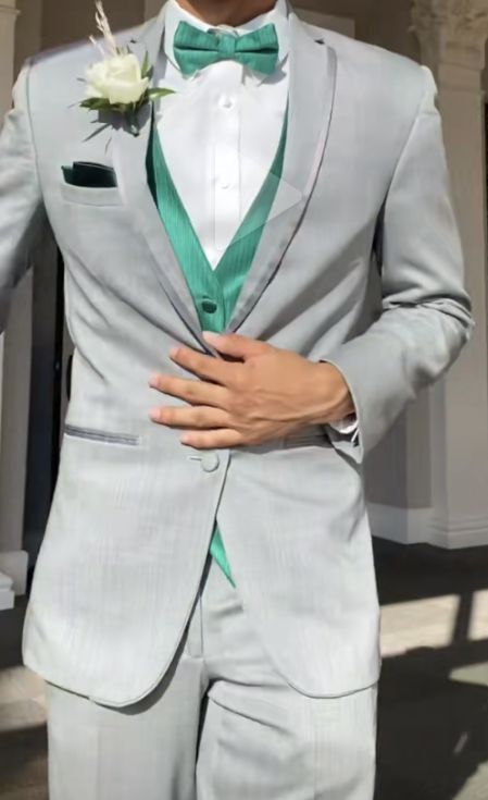 Princess And The Frog Wedding Suit, Princess And The Frog Tuxedo, Princess And The Frog Chambelanes, Sage Chambelanes Outfits, Princess And The Frog Wedding Theme Suit, Prince Naveen Suit, Light Green Chambelanes Outfits, Chambalans Outfits Quince Green, Mint Theme