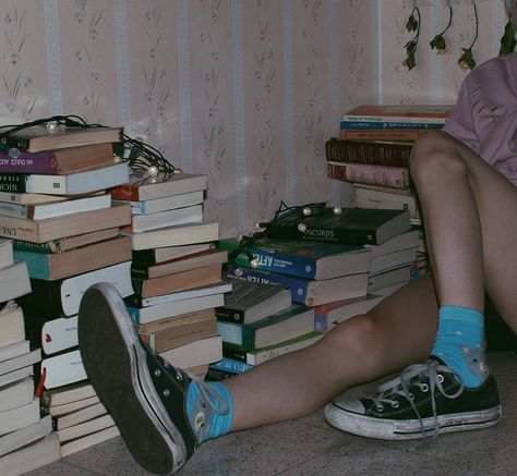 Chaotic Academia, Looking For Alaska, Fotografi Vintage, John Green, + Core + Aesthetic, Grunge Photography, Soft Grunge, Aesthetic Grunge, Retro Aesthetic