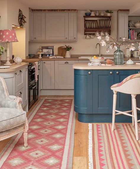 Susie Watson, Interior Design Gallery, Cottage Living Rooms, Kitchen Gallery, Cottage Living, Laundry Room Design, Kilim Runner, Updated Kitchen, Blue Rose