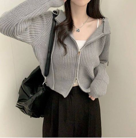 Outfits With Grey Cardigan, Outfit Korean Style, Korean Casual Outfits, Aesthetic Shirts, Korean Casual, Pretty Clothes, Cute Simple Outfits, Korean Outfits, Casual Style Outfits