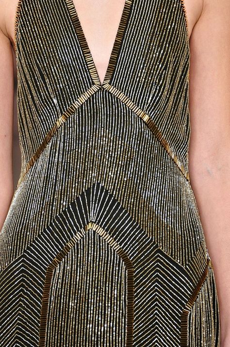 Ralph Lauren - Fall 2012 - Details. Reminds us of Chrysler building Detail Couture, Ralph Lauren Fall, Creation Couture, Mode Vintage, Metropolitan Museum, Fashion Details, Gatsby, Art Deco Fashion, Look Fashion