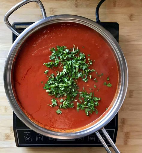 Quick Tomato Sauce [with Tomato Passata] - She Loves Biscotti Mutti Tomato Puree Recipes, Passata Sauce Recipe, Sugo Sauce, Quick Tomato Sauce, Quick Pasta Sauce, Tomato Passata, Red Sauce Recipe, Baked Pasta Dishes, Easy Pasta Sauce