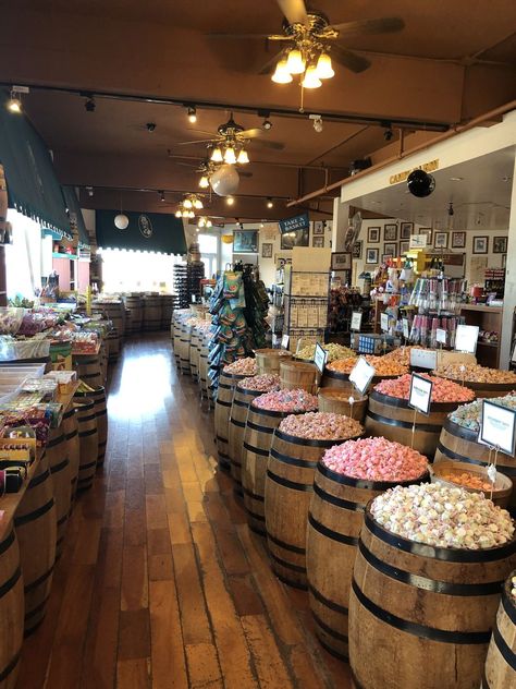 General Store Ideas Small Towns, Old Fashion Candy, Candy Store Design, Candy Store Display, Cool Candy, Necco Wafers, Old General Stores, Candy Stores, Old School Candy