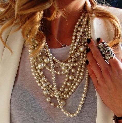 Pearl Necklace Outfit, How To Wear Pearls, Wearing Pearls, The More The Merrier, Layered Pearl Necklace, Necklace Outfit, Chunky Pearls, Head Style, Assemblage Jewelry