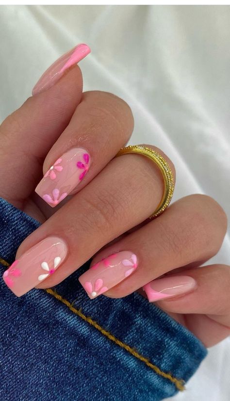 Four Color Nail Design, Biab Nail Ideas Summer, Summer Nails 2024 Coffin Shape, Simple Nail Art Coffin Shape, Summer Gel X Nails Square, Summer Nails Acrylic 2024, Almond Nails Gel X Designs, Beachy Nails Coffin, Nail Inspo Acrylic Holiday