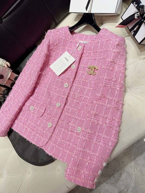 Crochet Sweater Design, Drawing Pictures, Fitness Wear Outfits, Expensive Clothes, Outer Jacket, Trendy Fashion Tops, Single Breasted Coat, Pink Coat, Chanel Vintage