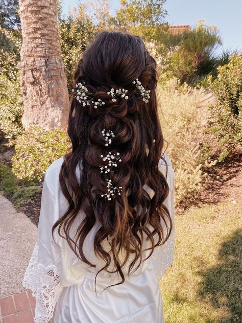 Boho Half Up Half Down Hairstyles Bridal, Babysbreath Bridesmaids Hair, Bridal Boho Hair Down, Wedding Hairstyles Brown Hair Braid, Boho Bride Braided Hairstyles, Bridal Hairstyle Flowers, Hairstyles For Long Sleeve Wedding Dress, Fancy Beach Waves Hair, Wedding Long Curly Hair