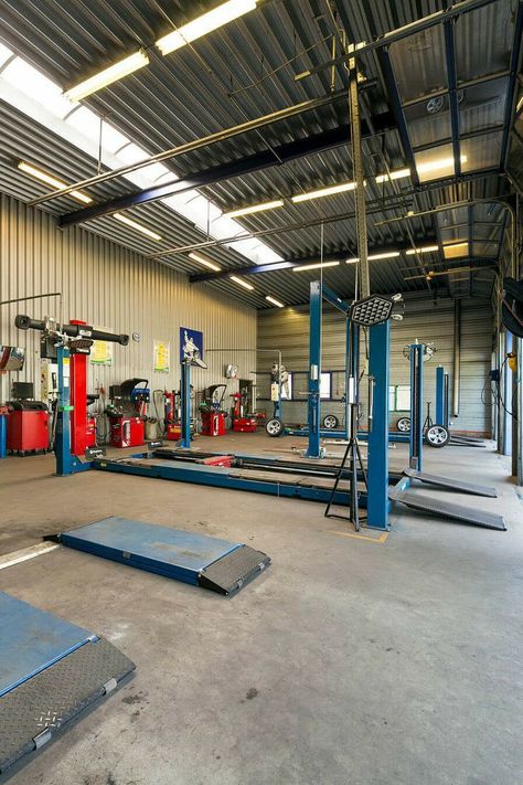 Car Shop Garage Workshop, Mechanics Shop Organization, Car Shop Garage, Auto Mechanic Shop, Mechanic Workshop, Mechanic Shop Decor, Job Marketing, Motor Mechanics, Garage Workshop Plans