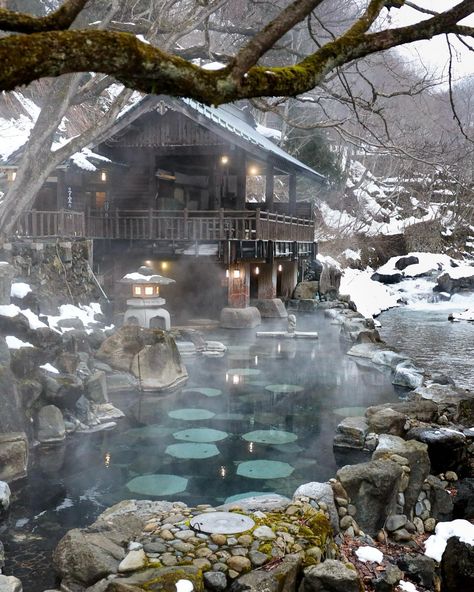 Japanese Onsen Aesthetic, Onsen Illustration, Onsen Aesthetic, Japan Peaceful, Takaragawa Onsen, Kusatsu Onsen, Japan Ryokan, Ryokan Japan, Japan Onsen