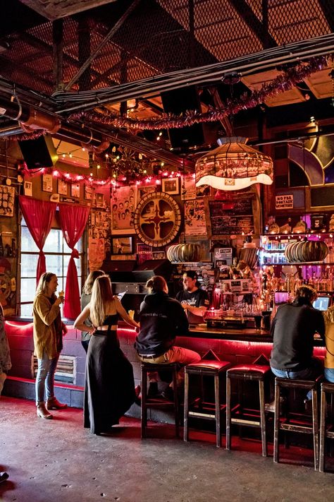 Music Venue Interior, Bar Concert, Rock N Roll Aesthetic, Bar Concept, Dive Bars, Juke Joints, Coffee Shop Interior Design, American Bars, Ford Galaxy