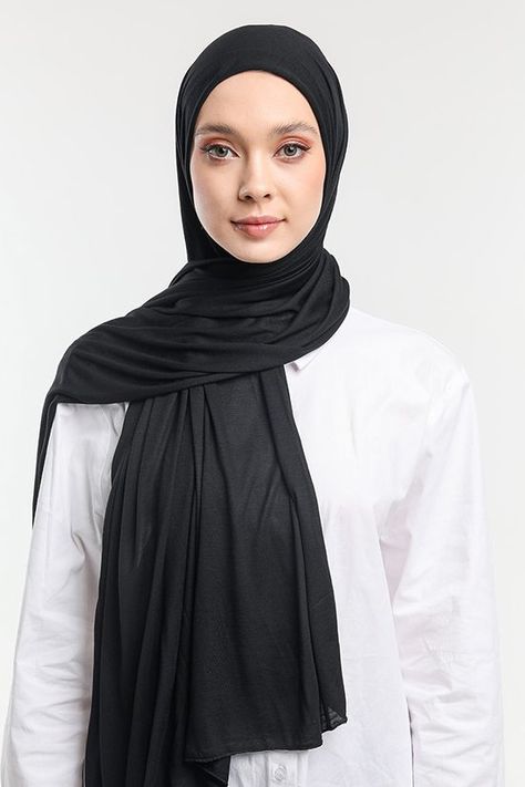 Black Jersey Hijab, Hijab Template, Muslim Photoshoot, Stylized Face, Hijab Model, Black Hijab, Niqab Fashion, Jersey Hijab, Sakura School