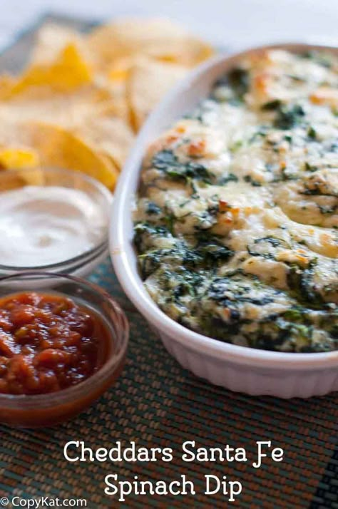 Make Cheddars Santa Fe Spinach Dip, this recipe is so easy, and so tasty.  Enjoy this copycat recipe tonight. Cheddars Spinach Dip, Best Spinach Dip, Chips Dip, Chips Salsa, Spinach Dip Recipe, Cheesecake Dip, Copykat Recipes, Spinach Dip, Copycat Recipe