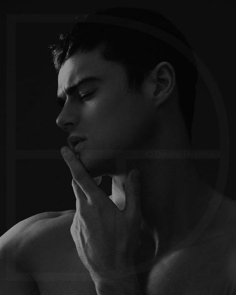 Crown Of Stars, Portrait Headshots, Fashion Cowok, Men Pose, Rafael Miller, Latin Men, Wattpad Covers, Black And White Portraits, Pure Effervescent Enrichment