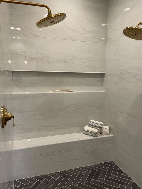 Shampoo Shelf In Shower Cubbies, Elegant Shower Tile Ideas, White Grey Marble Bathroom, Porceline Tile Bathroom Master Bath, Wall To Wall Shower Niche, Large Tile In Shower Ideas, Seamless Shower Walls, Big Shower Tiles, Bathroom Tiles Design Ideas 2024