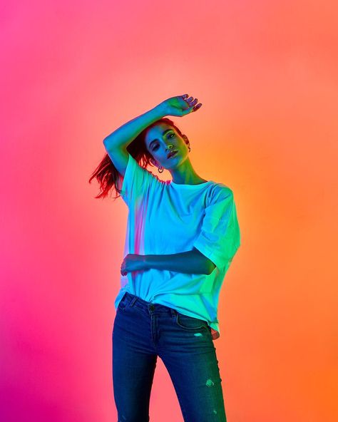 Color Gel Lighting Photography by Jon Sams|| Model - Jessica Kobeissi 💘💙 Gel Lighting Photography, Jessica Kobeissi, Colour Gel Photography, Pop Art Photography, Neon Photoshoot, Lighting Photography, 타이포그래피 포스터 디자인, Studio Photoshoot, Colorful Portrait