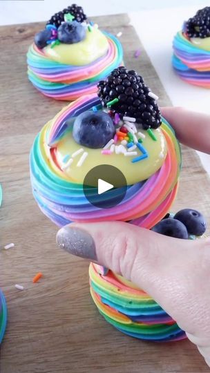 Rainbow Pavlova, Rainbow Meringue, Forrest Frank, Meringue Nests, Meringue Recipe, Pretty Rainbow, Meringue Cake, Rainbow Art, Fresh Berries