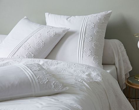 Bed Linens Luxury, Luxury Linen, Linen Bedding, Bedding Sets, Bed Pillows, Pillow Cases, Pillows, Bed