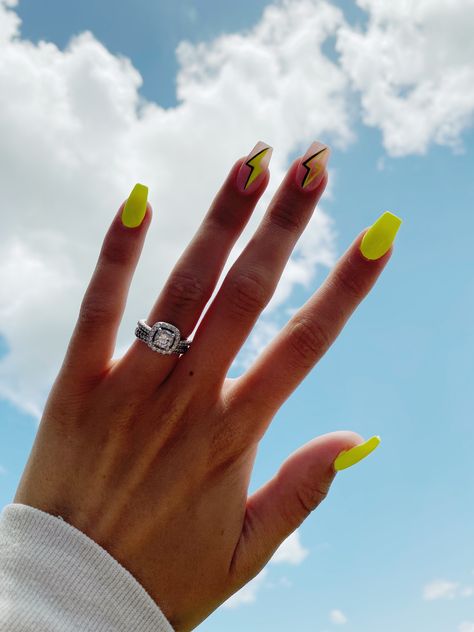 Cute Cruise Nail Designs, Hot Pink Lightning Bolt Nails, Black Lightening Bolt Nails, Lightening Bolt Nails Acrylic, Track Nails Designs, Trending Summer Nails Square, Beach Nails Coffin Shape, Lightening Bolt Nail Design Western, Miami Nails Ideas Short