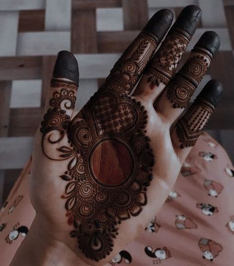 Short Mehndi Design, Engagement Mehndi, Indian Mehndi Designs, Latest Henna Designs, Rose Mehndi Designs, Mehndi Designs For Kids, Kalam Quotes, Mehndi Design Pictures, Simple Mehndi Designs Fingers