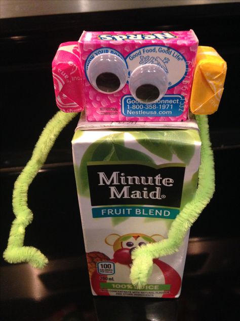 Robot Snacks, Juice Box Robot, Easy Birthday Treats, Party Juice, School Birthday Treats, Box Robot, Kids Party Snacks, Robot Party, School Halloween