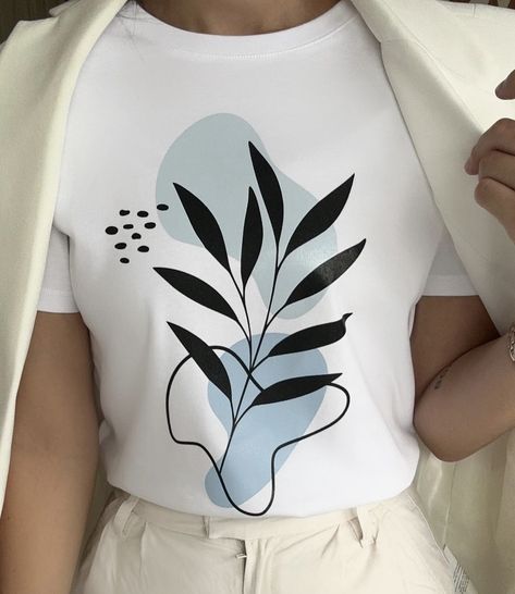 White T Shirt Painting Ideas Aesthetic, Hand Paint T Shirt Design, Fabric Paint Shirt Ideas Design, Aesthetic Tshirt Print Designs, T Shirt Hand Painting Ideas, Painted Tshirts Aesthetic, Tshirt Painting Ideas, Unisex Tshirt Design, T Shirt Painting Ideas