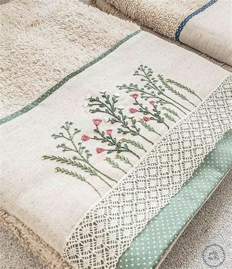 Towel Embroidery Designs, Embroidered Bath Towels, Towel Embroidery, Towel Crafts, Elegant Embroidery, Brazilian Embroidery, Simple Embroidery, 자수 디자인, Hand Embroidery Art