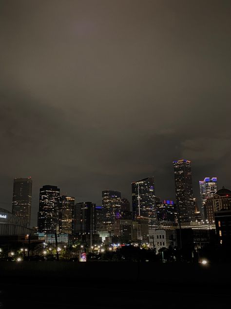 Houston Skyline Wallpaper, Houston Texas Aesthetic Night, Houston Wallpaper, Usa Life, Summer Nostalgia, Minneapolis City, Houston Skyline, City Vibes, Scenery Photography