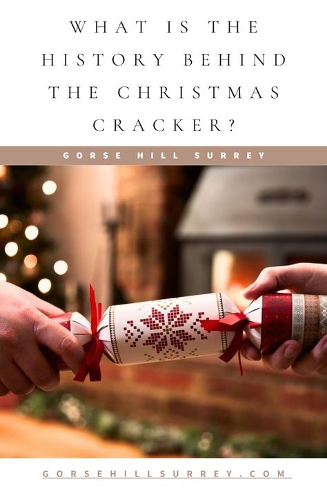 From Victorian-era sweets to modern holiday staples, explore the fascinating history of this yuletide tradition. Learn about Tom Smith's invention and how crackers evolved into beloved Christmas table decorations. Victorian Christmas Party Ideas, Victorian Christmas Party, Dark Academia Christmas, Academia Christmas, History Of Christmas, Origin Of Christmas, Christmas Party Table, Christmas Cracker, Paper Crowns