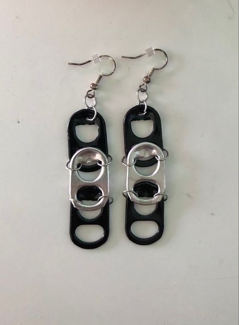 Earrings made from upcycled black and silver pop tabs with silver ear wire. Pop Tab Crafts Easy, Pop Tab Earrings, Pop Tabs Crafts, Pull Tab Crafts, Pop Tab Jewelry, Pop Tab Necklace, Can Tab Earrings, Soda Tab Earrings, Tab Earrings