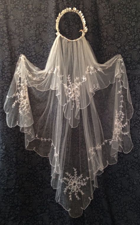 Victorian Veil Bridal, Vintage Veils Bridal 1920s, Long Vintage Veil, Medieval Wedding Veil, 1930s Wedding Veil, Veils Bridal Vintage, Different Wedding Veil Styles, 1920's Wedding Dress, Lace Wedding Veil Vintage