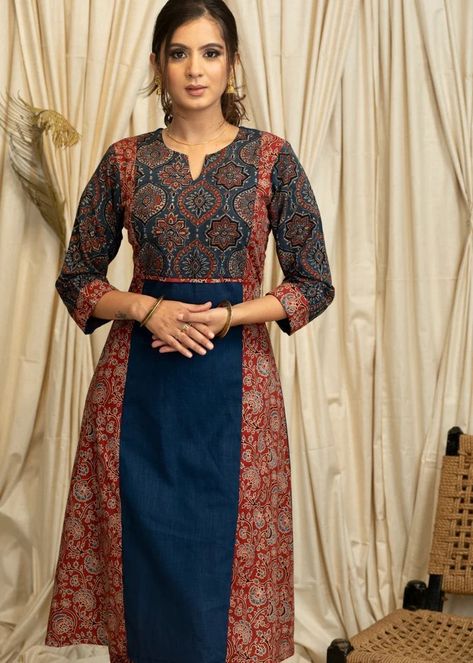 Kurti Disain Latas, Mix Match Kurti Designs, Ikkat Kurta Designs Ikkat Kurta Designs Latest, Ikkat Kurta Designs Latest, Kurtis Traditional, Ikkat Kurta Designs, Kurti Tops, Cotton Dress Pattern, Kurti Fashion