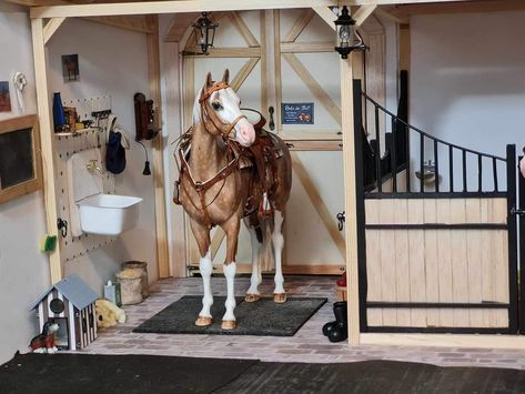 Breyer Horses Diy, Breyer Horse, Schleich Horses Diy, Schleich Horses Stable, Diy Horse Barn, Bryer Horses, Horse Accessories, Horse Crafts, Custom Horse