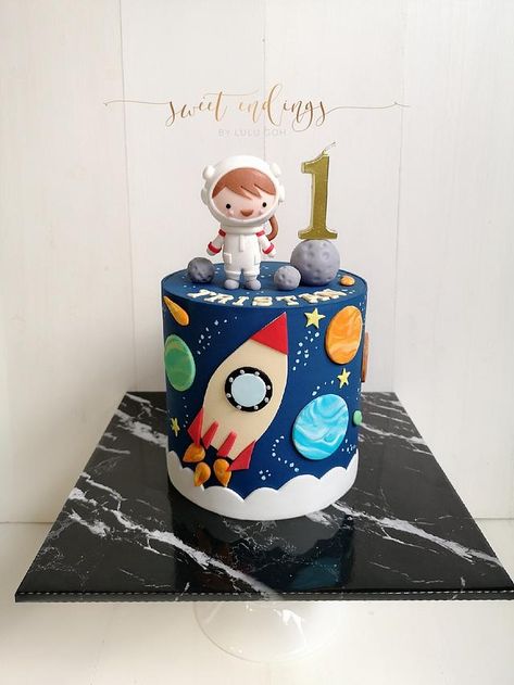 Little Astronaut! by Lulu Goh Space Theme 1st Birthday Cake, Space Themed Cakes Kids, Astraunaut Cake, Two The Moon Birthday Party Boy Cake, Space Themed Birthday Party Cake, 1st Birthday Space Cake, Space Birthday Cake Boys, Birthday Cake Space Theme, Outer Space Cakes For Kids