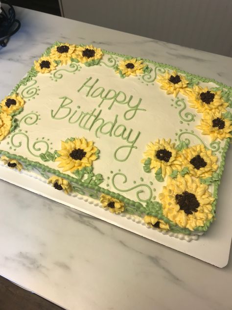 Square Sunflower Cake, Sunflower Sheet Cake Ideas, Sunflower Sheet Cake, Sunflower Cake Design, Sunflower Birthday Cakes, Sheet Cakes Decorated, Square Birthday Cake, Princess Party Cake, Pastel Rectangular