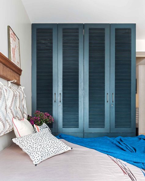 Closet Doors Painted, Ideas Armario, Affordable Bedroom Furniture, Bedroom Closet Doors, Fresh Bedroom, Affordable Bedroom, Indian Interiors, Affordable Interior Design, Interior Design Rustic