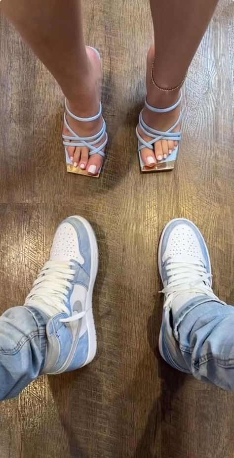 Couple Shoes Matching, Boyfriend Outfit, Bff Hands Aesthetic, Couple Goals Teenagers Pictures, Pretty Shoes Sneakers, Couple Shoes, Black Love Couples, Couple Goals Teenagers, Black Couples Goals