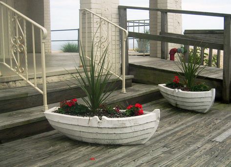 Nautical Landscaping, Nautical Garden, Nautical Outdoor Decor, Deco Marine, Seaside Garden, Backyard Beach, Lake House Ideas, Lake Home, Lake Life