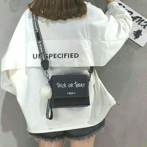 Tas Korea, Sling Bag Outfit, Gangsta Girl Style, Cute Mini Backpacks, Stylish School Bags, Pakistani Fashion Party Wear, Korean Casual Outfits, Style Korea, Korea Style