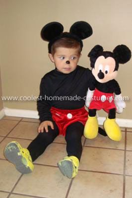 Homemade Mickey Mouse Costume: My son (as is every 3 year old) is a huge Mickey Mouse fan. He loved being Mickey. It was so easy to put together too. I lucked out finding the red bloomers Goofy Costume, Mickey Costume, Toddler Boy Costumes, Minnie Mouse Shoes, Mickey Mouse Costume, Minnie Mouse Costume, Mouse Costume, Diy Halloween Costume, Homemade Costumes