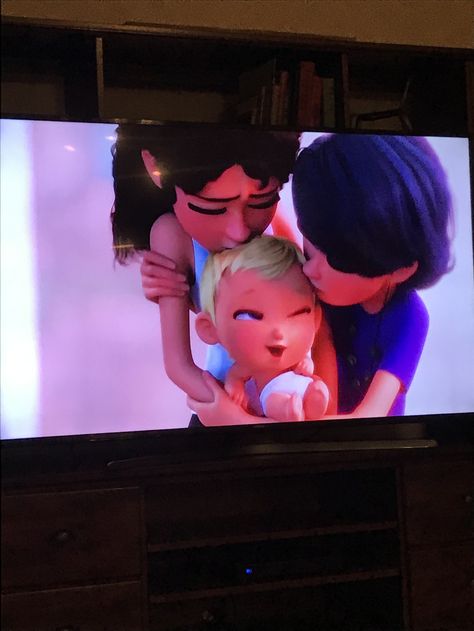 A lesbian couple in the movie Storks. This is awesome! Storks Movie Fanart, Storks Movie, Couple With Baby, Baby Disney Characters, Noah Beck, Lgbtq Stuff, Baby Illustration, Drawing Cartoon Characters, Taste The Rainbow