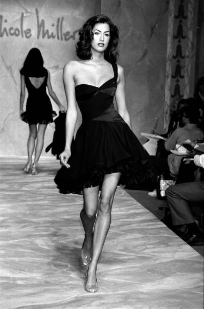 Yasmeen Ghauri, 1990s Supermodels, 90s Runway, Models 90s, Canadian Models, 90s Model, 90s Runway Fashion, Valentino Couture, S Models