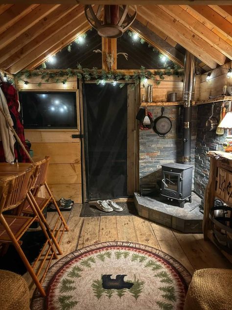 Tiny Shed Cabin, Cabin Cozy Aesthetic, Tiny Home Cabin Interior, Shed To Tiny House Interior Ideas, Tiny Hunting Cabin, Rustic Tiny House Cabin, Mini Cabin Ideas, Diy Tiny Cabin, Small Hunting Cabin