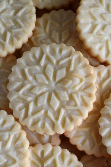 Lord Byron's Kitchen - Recipes Cookies, Cornstarch Box Shortbread Recipe, Decorative Shortbread Cookies, Shortbread Cookies Stamped, Rolled Shortbread Cookies Recipe, Stamped Cookie Dough Recipe, Panera Shortbread Cookie Recipe Copycat, Shortbread Cookies Decorated, Shortbread Stamped Cookies Recipe