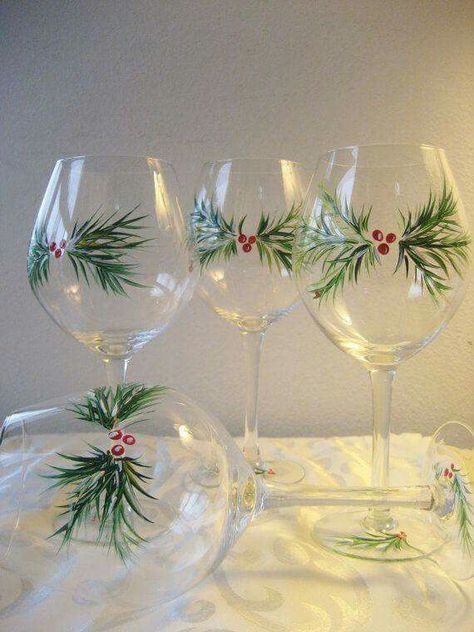 Hand Painted Wine Glasses Diy, Diy Wine Glasses Painted, Christmas Wine Glasses, Wine Glass Designs, Diy Wine Glasses, Christmas Crafts To Sell, Decorated Wine Glasses, Christmas Paintings On Canvas, Christmas Glasses