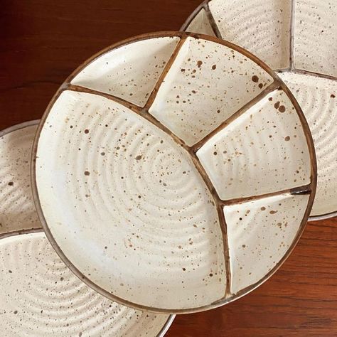 Pottery Appetizer Plates, Pottery Tapas Plates, Ceramic Divided Plate, Pottery Plate Set, Ceramic Plates Diy, Ceramic Kenzan, Pottery Plate Ideas, Pottery Project Ideas, Ceramics Plates