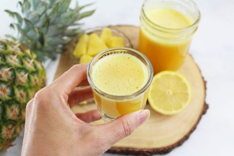 Ginger Wellness Shots, Ginger Juice Benefits, Pineapple Shots, Health Benefits Of Honey, Lemon Shots, Ginger Shot Recipe, Pineapple Detox, Ginger Detox, Pineapple Benefits