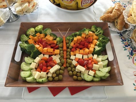 Butterfly Veggie Tray Butterfly Vegetable Tray, Animal Shaped Veggie Tray, Butterfly Fruit Tray Ideas, Fairy Veggie Tray, Alice In Wonderland Veggie Tray, Butterfly Veggie Tray Ideas, Barbie Veggie Tray, Butterfly Veggie Tray, Butterfly Appetizers