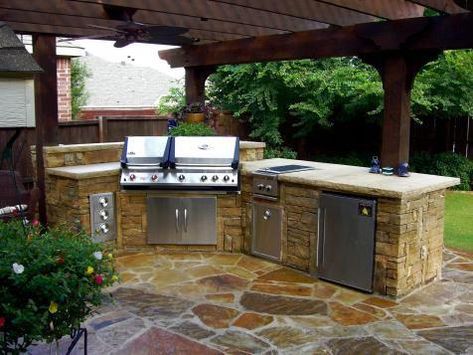 Outdoor Kitchen Ideas on a Budget: Pictures, Tips & Ideas | Outdoor Design - Landscaping Ideas, Porches, Decks, & Patios | HGTV Small Outdoor Kitchens, Rustic Kitchens, Outdoor Kitchen Countertops, Outdoor Kitchen Plans, Outdoor Kitchen Appliances, Flagstone Patio, Backyard Kitchen, Stone Kitchen, Inspire Me Home Decor